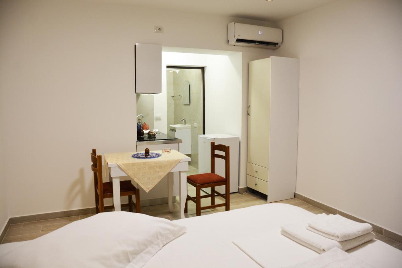 Mico'S Apartments Vlora Kültér fotó