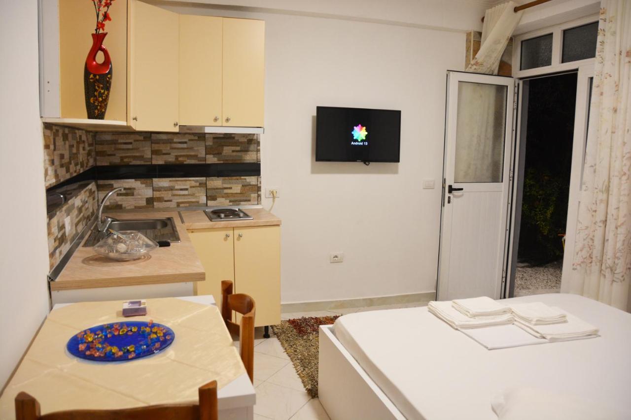 Mico'S Apartments Vlora Kültér fotó
